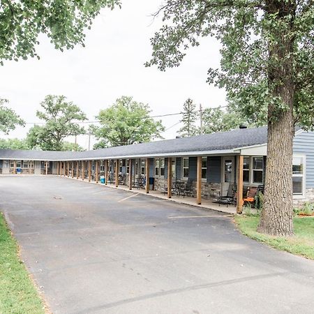 Lakes Inn Detroit Lakes Exterior foto